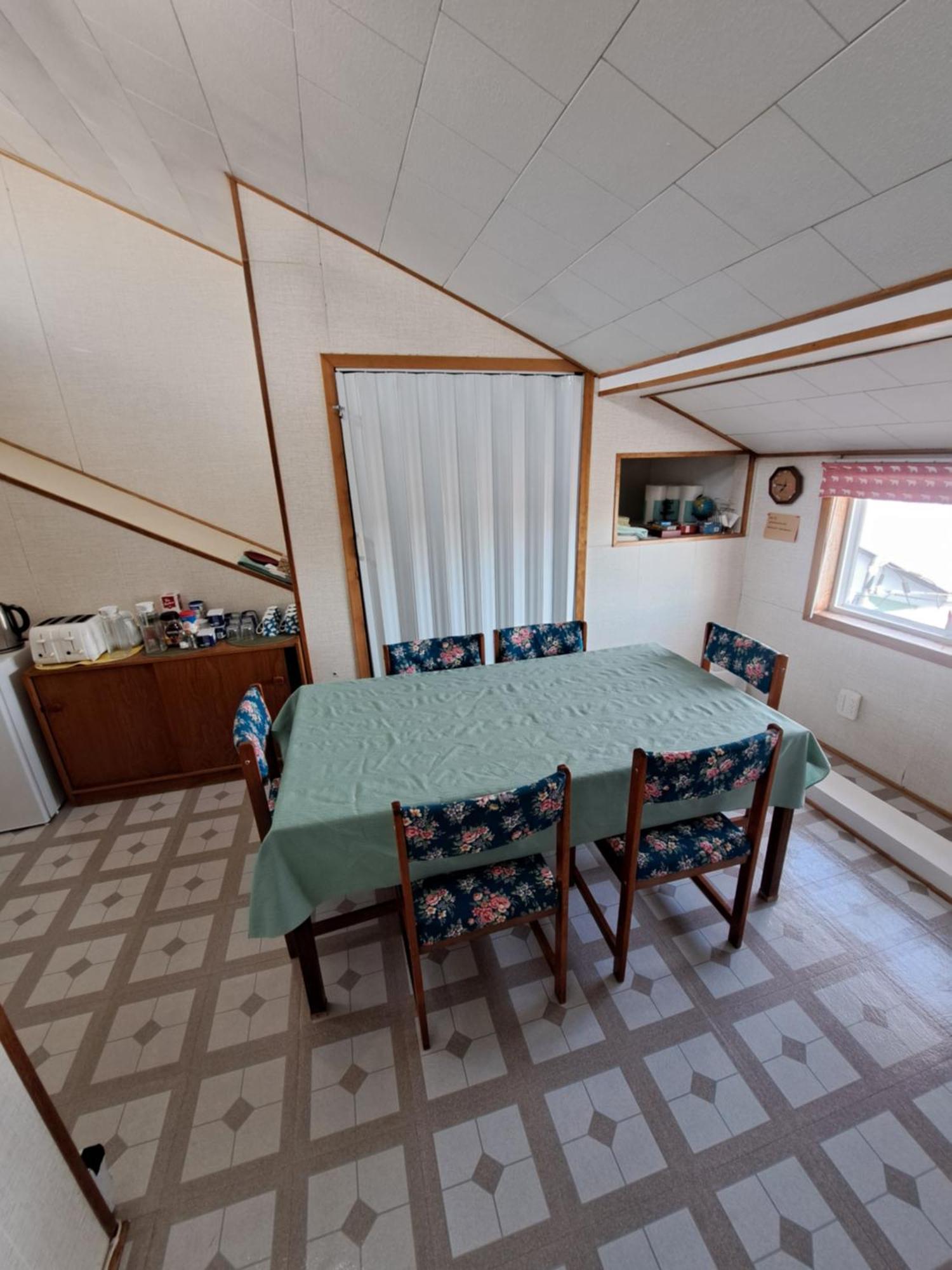 Polar Bear Bed And Breakfast Churchill Bagian luar foto